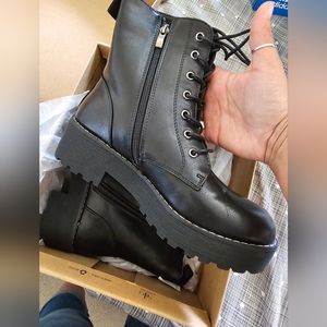 NWT combat/moto boots 8.5